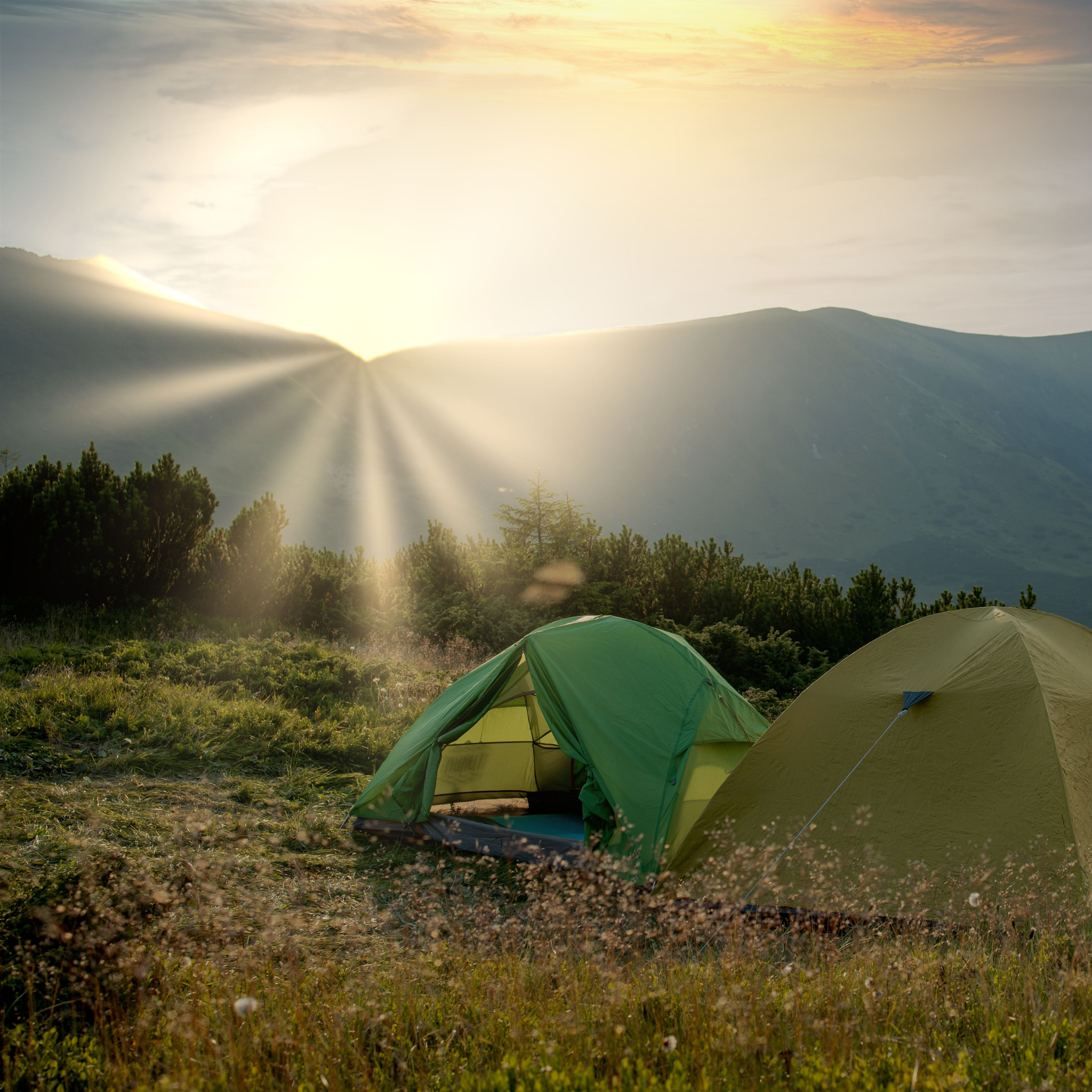 Camping en plein air, parfait pour utiliser le masque de sommeil AbsoluteBlack